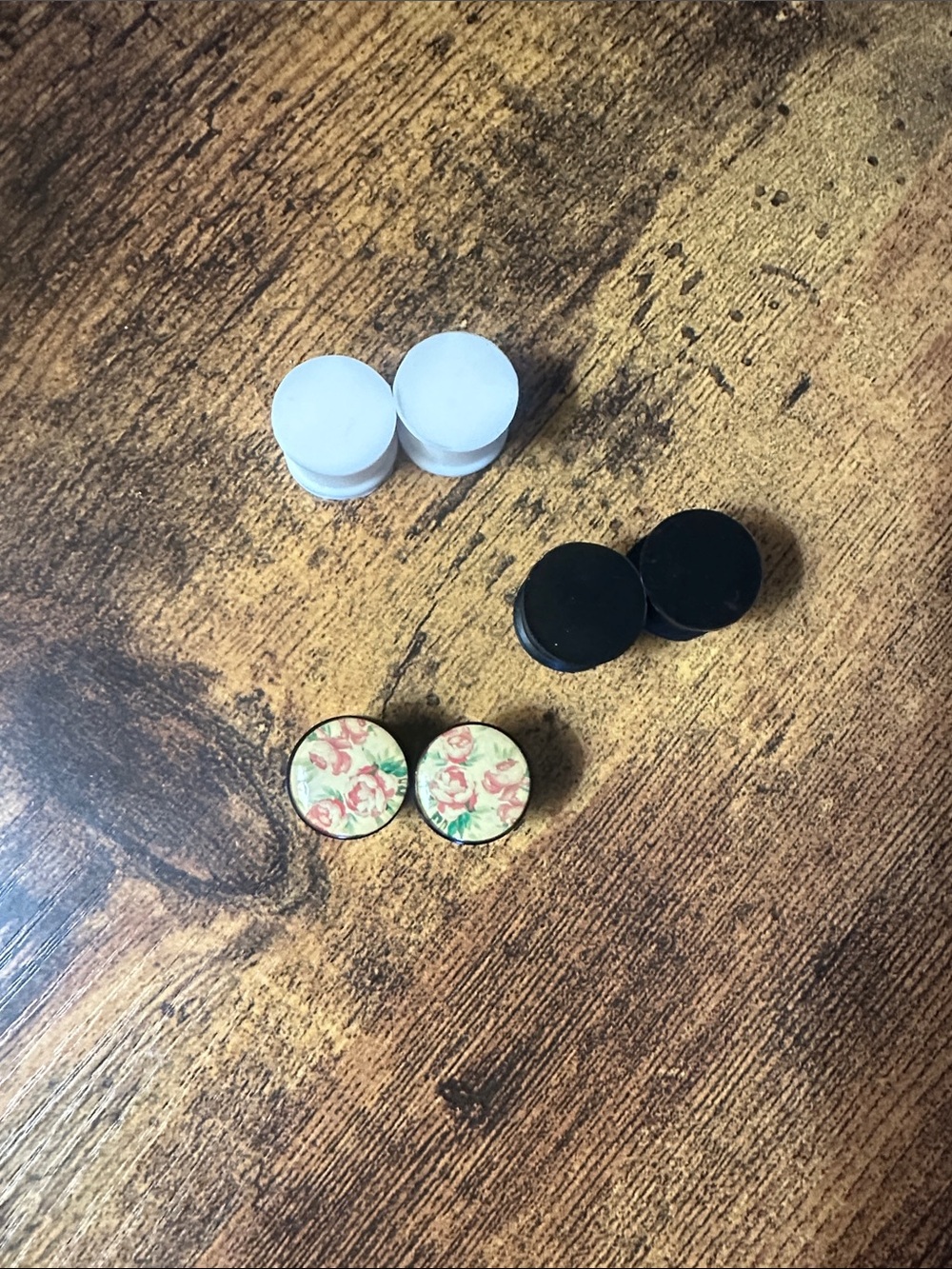 Set of three 9/16 gauge plugs